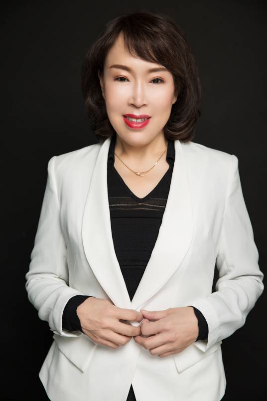 崔娟（崔大夫整形美容连锁机构董事长）