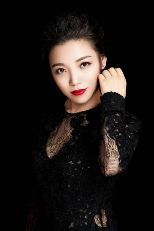 黄洋（教师、歌唱演员）