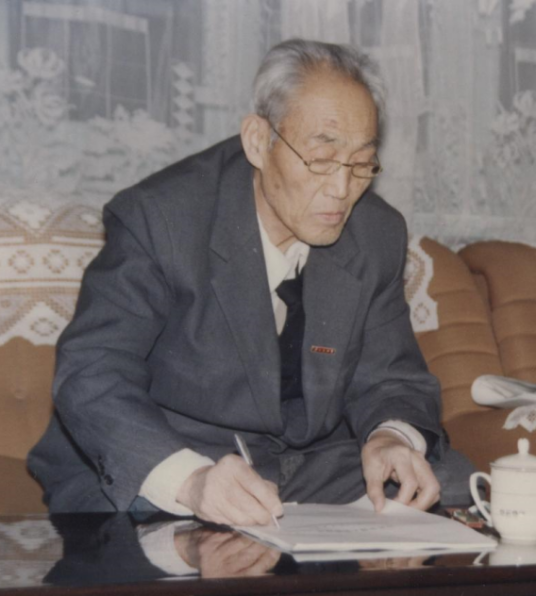 章申（国家水产总局办公室负责人）