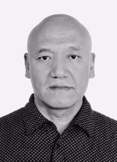 郑艺（清华大学美术学院党委原副书记）