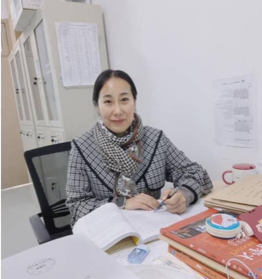 李娜（西安翻译学院欧亚语言文化学院教师）