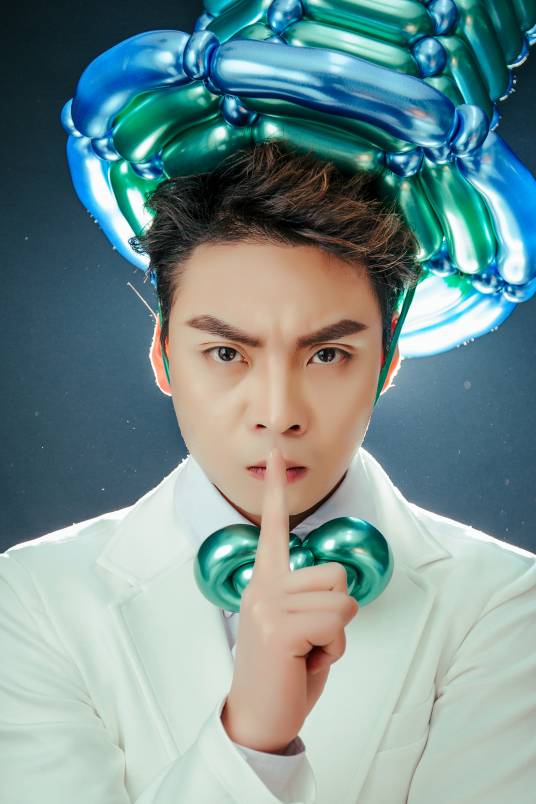 李梓豪（舞蹈和气球艺术相结合的表演者）