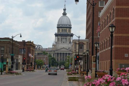 斯普林菲尔德（美国马萨诸塞州南部工业城市）