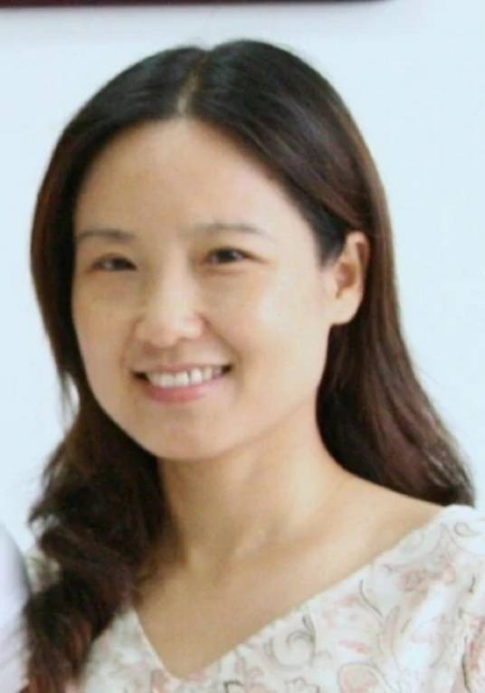 梁丽（华中科技大学外国语学院教授）