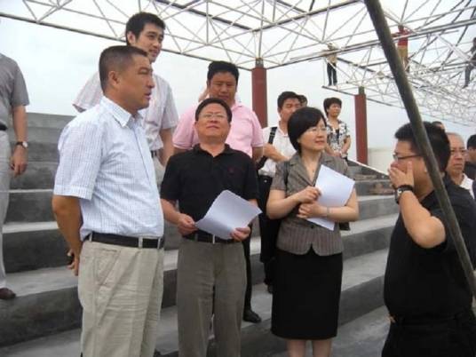 李鸿（文化部外联局副局长）