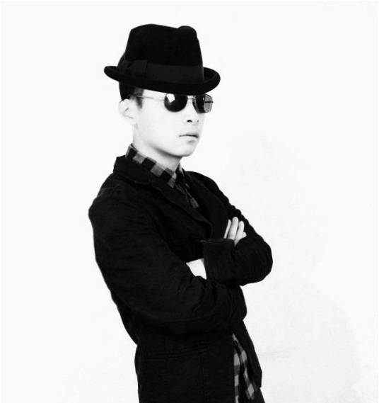 胡男（歌手、音乐人、设计师、美工、视频博主）