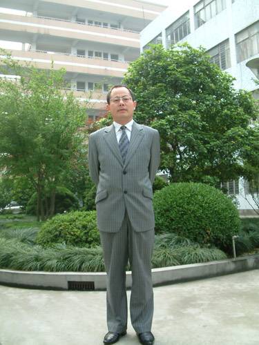 郑力虎（余姚四中校长）