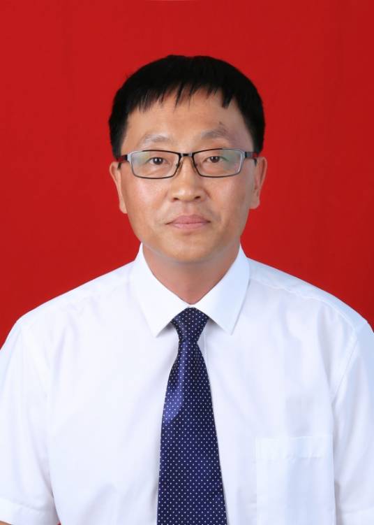 韩晶（哈师大青冈实验中学教科研主任）