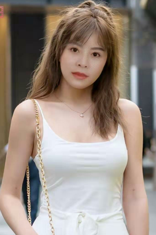 张雯（中央电视台网大型活动组委会执行总导演）