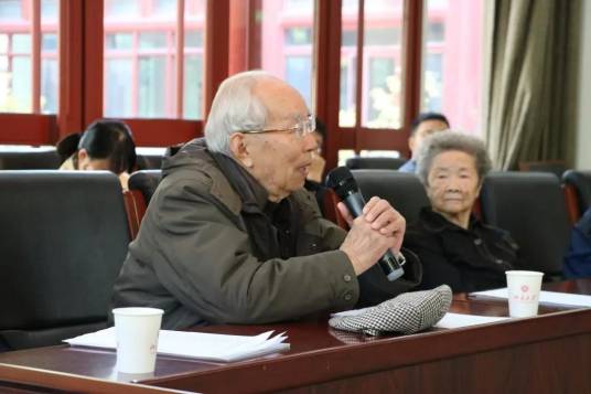 张少康（北京大学中文系教授）