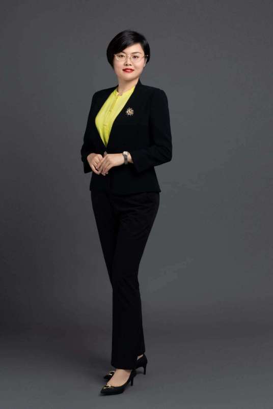 曲艺（经济法律事务部执行主任、女律师工作委员会副主任）