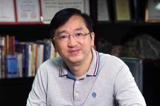 章红伟（金鹰纪实卫视党总支书记、频道总监）