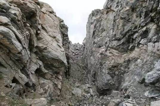 卡拉先格尔地震断裂带