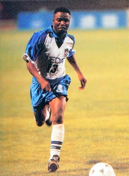 佐拉·基尼亚姆比