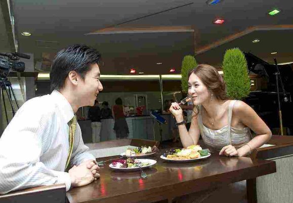 如何抑制自己,想要挖掘男友第一段恋情的好奇心?