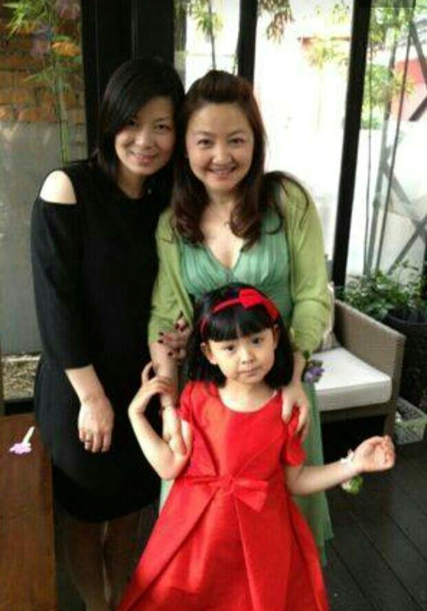 难忘《城南旧事》小英子，一双大眼睛格外纯真，如今怎样了？