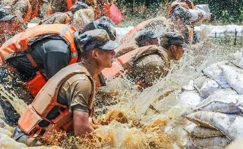 塔克拉玛干沙漠发生洪灾，在这种情况下如何抗洪？