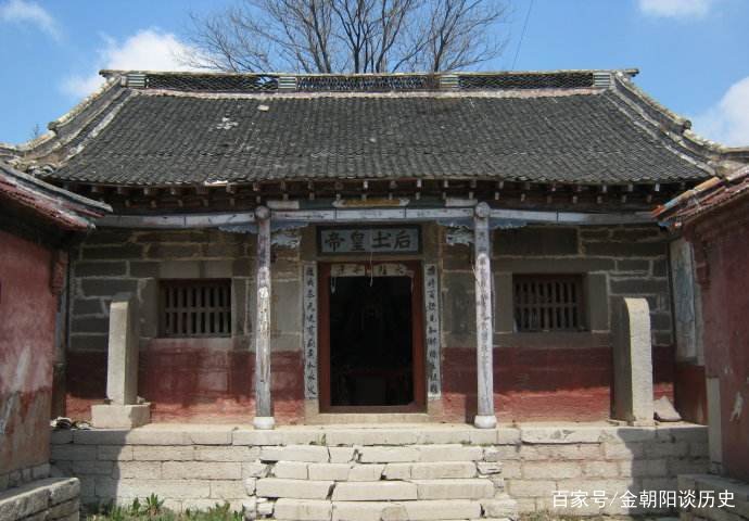 一人不进庙二人不看井三人不抱树独坐莫凭栏是什么意思？