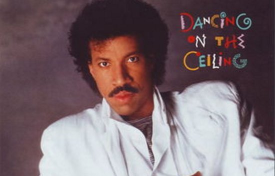 有一首歌。里面是唱“see you seeme.....