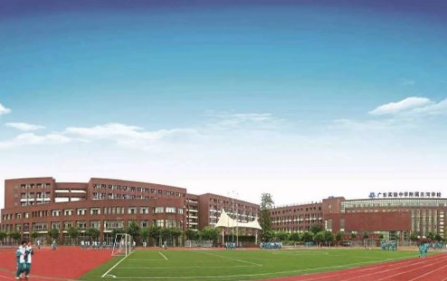 蚌埠一中学校长要求学生花5800元买平板，校方是如何回应的？