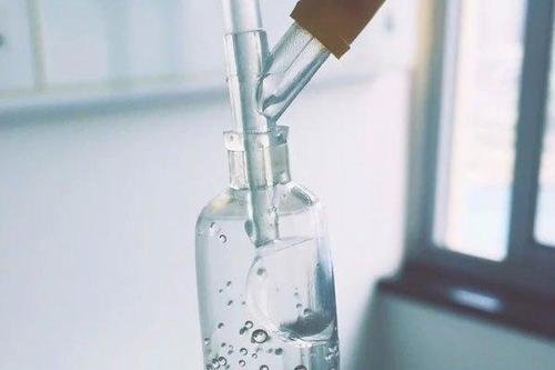 为了证明麻醉药能将人捂晕，网红医生亲自尝试事后道歉，如何看待她的做法？