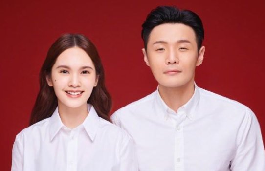 杨丞琳晒十五宫格美照，她与李荣浩是如何相恋的？