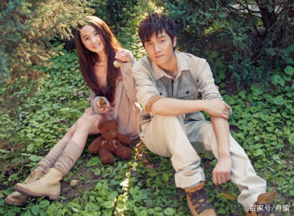 21岁歌手与8岁女孩儿相爱，十年后两人结婚被封杀，现在咋样了？