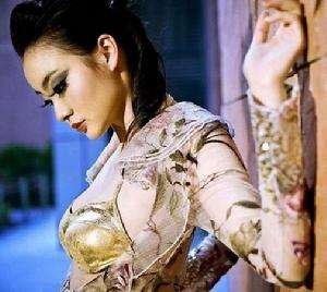 王艺是王刚的女儿吗?