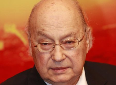 何鸿燊和何鸿章是亲叔堂弟吗？