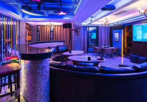 量贩式KTV和商务KTV的区别。