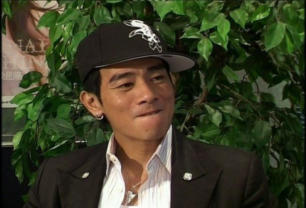 花51万请陈小春和网红直播带货仅卖5千元，商家是否能要求退还坑位费？