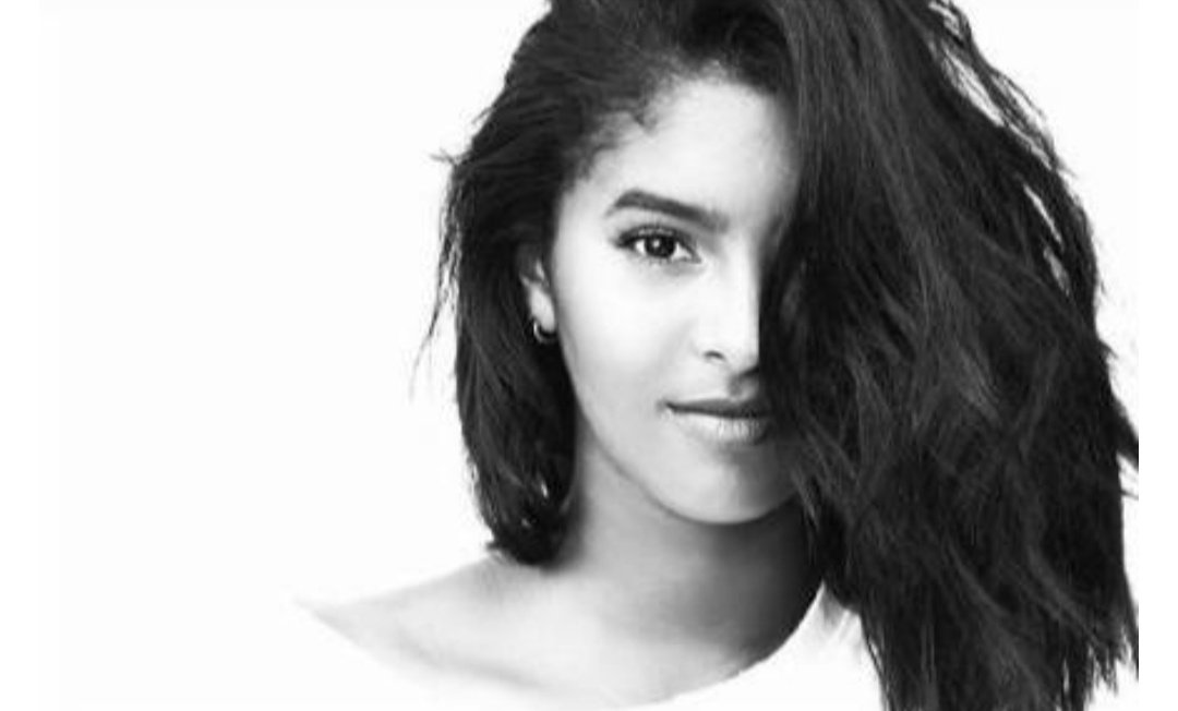 瓦妮莎晒与大女儿写真,瓦妮莎的什么话让人们瞬间泪目?