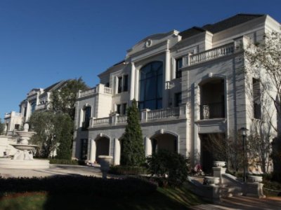 云南滇池南岸别墅密布成水泥森林,为何这里会变成这幅模样?