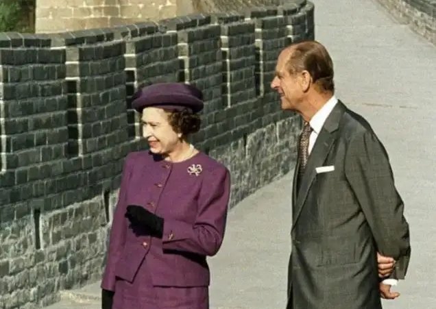 英国女王一生中有哪些传奇经历？