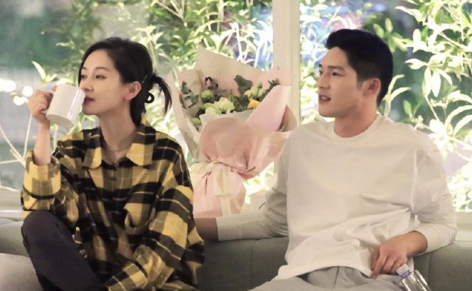 有网友偶遇王子文与吴永恩十指紧扣逛街，你觉得他们二人般配吗？