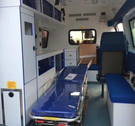 青岛让救援救护车的市民就地静止，到底发生了什么？