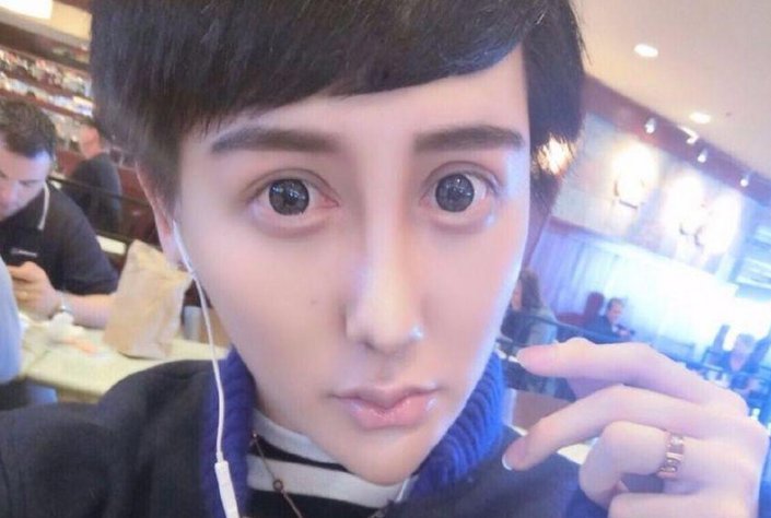 网红刘梓晨在社交平台自曝确诊新冠，呼吁大家一定要带口罩，对此你怎么看？