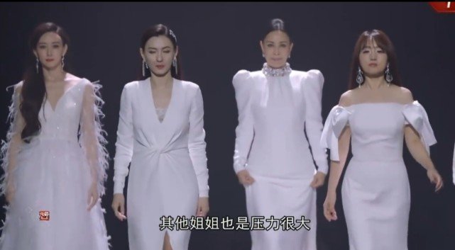 奇奇怪怪的cp又增加了,张柏芝当众亲吻那英,那英当时有何反应?