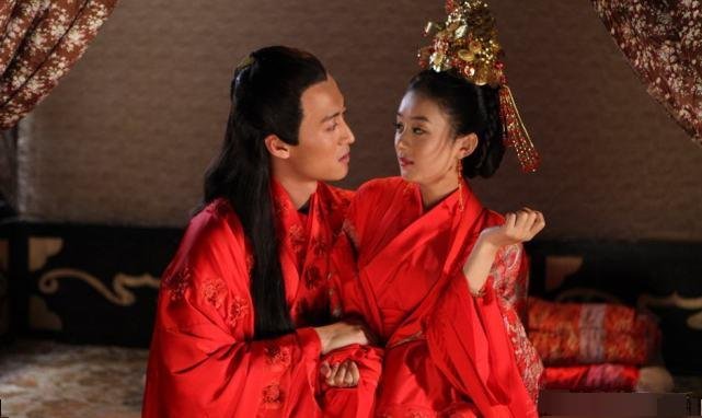 历史上的古人们为什么把新婚夜叫“入洞房”？