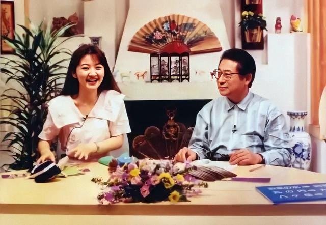 难忘《城南旧事》小英子，一双大眼睛格外纯真，如今怎样了？