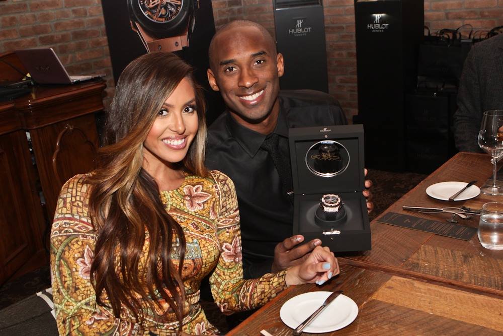 瓦妮莎为科比庆43岁生日,晒往日甜蜜接吻照,他们此前的感情如何?