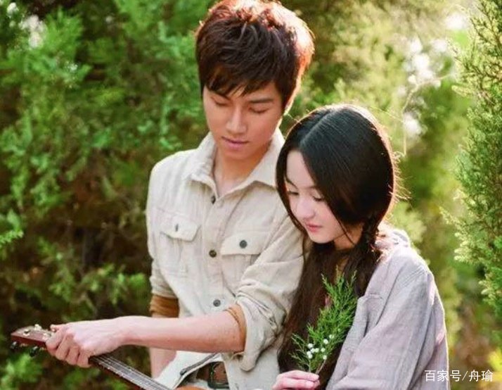 21岁歌手与8岁女孩儿相爱，十年后两人结婚被封杀，现在咋样了？