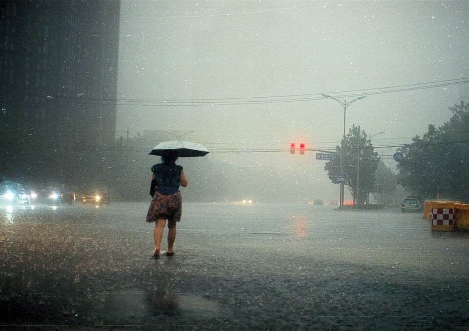 杭州气温跌破26℃，京津冀等8省区市有大到暴雨，如何看待这轮气候变化？