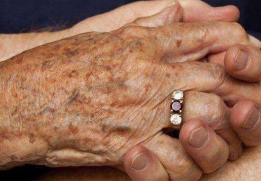 人死后尸体的变化过程是什么？