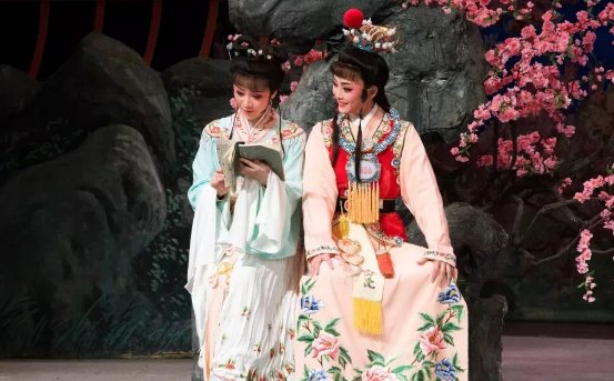 红楼梦每回概括50字内