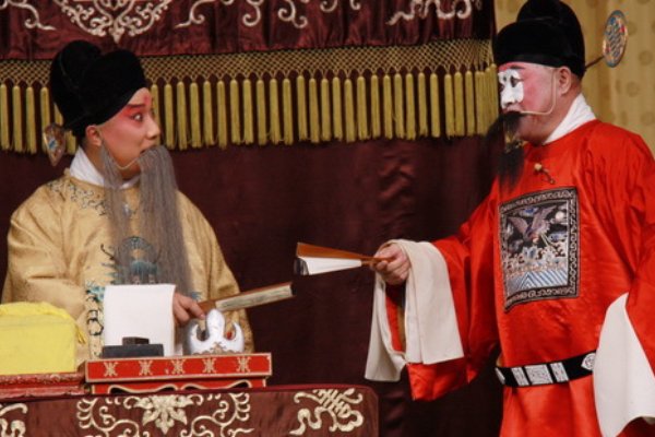 明朝历史上陆炳到底是严党么？