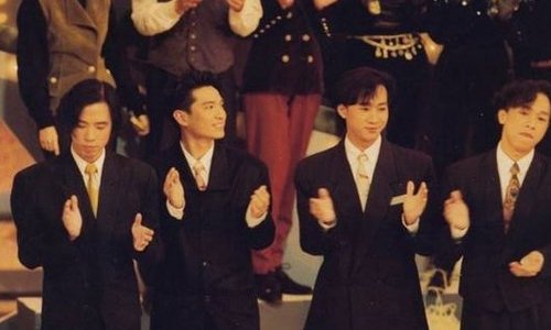 “风中挥舞狂乱的双手”是哪首歌里的歌词，不是光辉岁月国语版的呢个，是个女的唱的