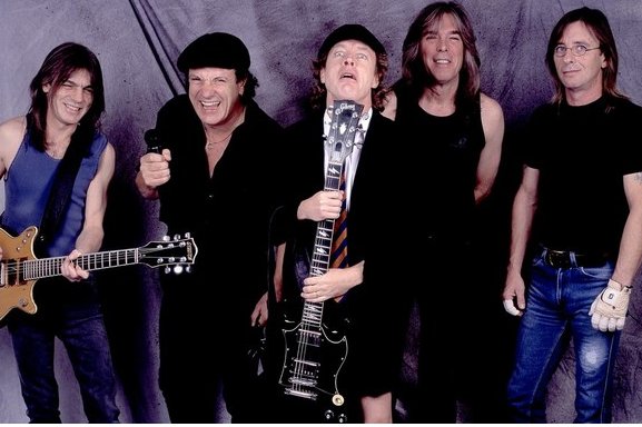 acdc乐队的主唱换过吗?