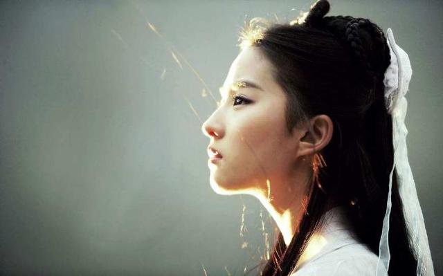 小龙女比杨过大多少岁,他们有后代吗?