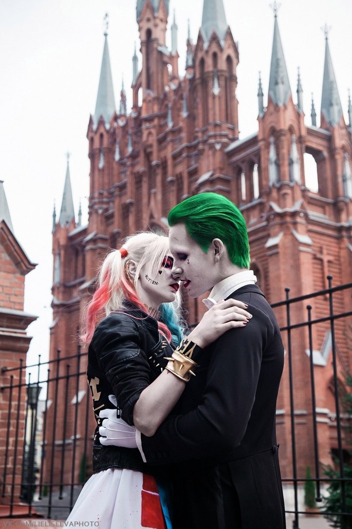 谁有这张小丑和小丑女的高清图片